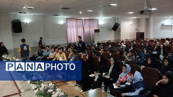 کارگاه خبرنگاری موبایلی با  مدیر عامل خبرگزاری پانا در مشهد 
