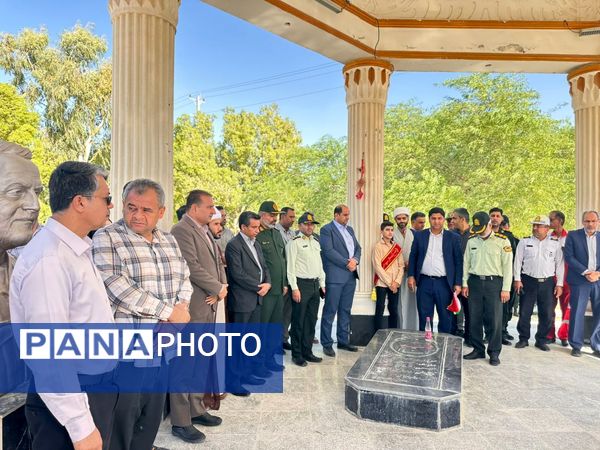 غبارروبی قبور مطهر شهدا در بستک