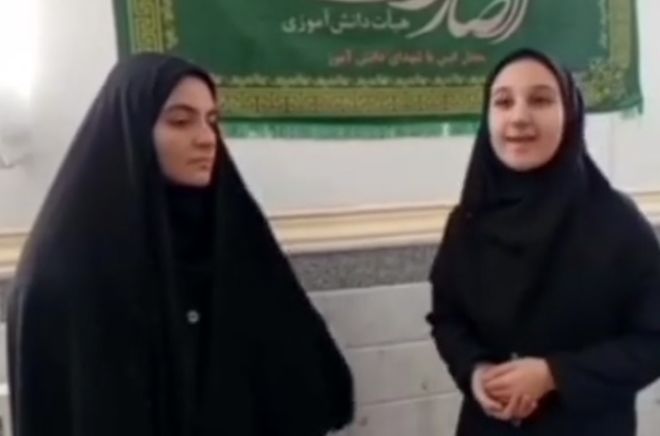 اجرای مناظره دانش آموزی در دبیرستان حضرت خدیجه(س) شهر جعفریه قم