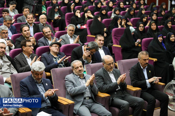 مراسم گرامیداشت روز معلم و تجلیل از اساتید نمونه دانشگاه فرهنگیان