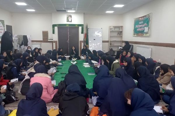 همدلی دانش‌آموزان دبیرستان قلم‌چی خرم‌آباد در گرامیداشت یاد شهدای مقاومت
