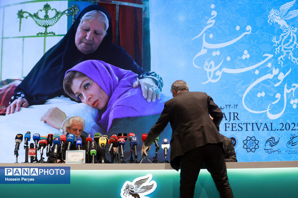 نشست خبری دبیر چهل و سومین جشنواره فیلم فجر