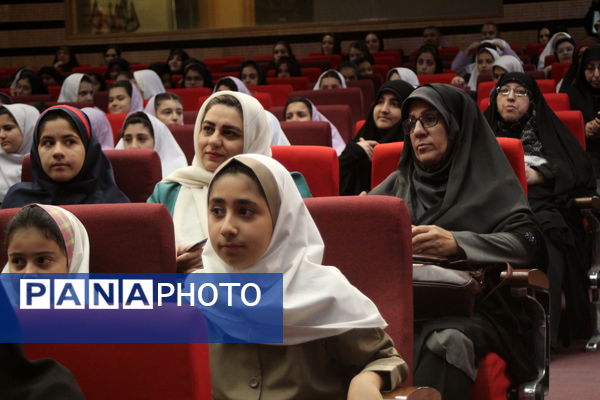  آیین تجلیل از برگزیدگان چهل و دومین دوره مسابقات فرهنگی و هنری دانش‌آموزان شهر تهران