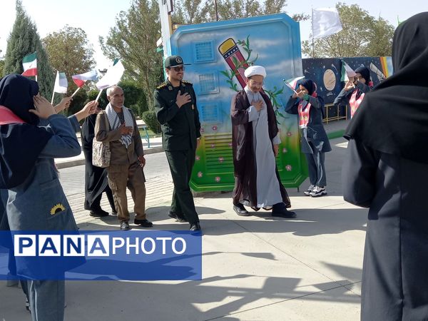 زنگ ایثار در دبستان فرهنگ مرحوم فرازمند نواخته شد