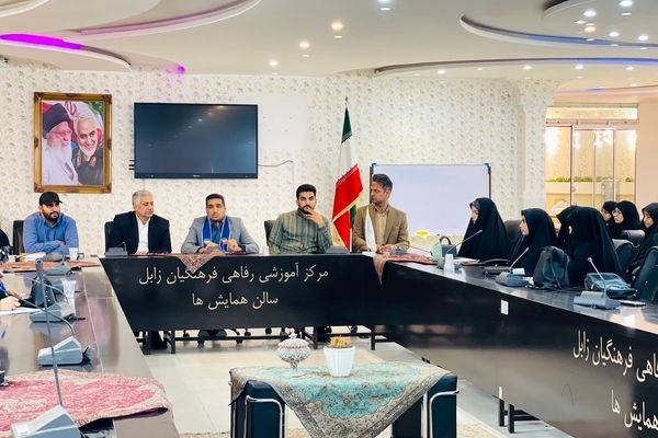 دیدار مدیر‌ سازمان دانش‌آموزی استان سیستان و بلوچستان با دانش‌آموزان خبرنگار قطب سیستان 