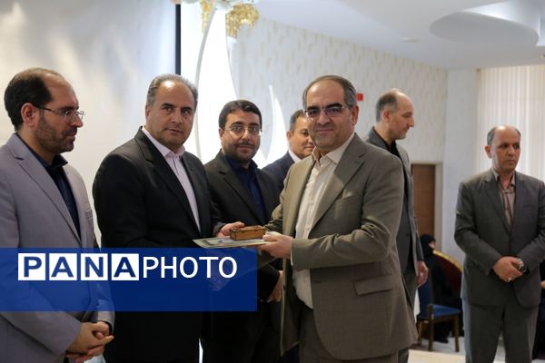 آیین تجلیل از برگزیدگان جشنواره قرآن عترت و نماز آذربایجان شرقی