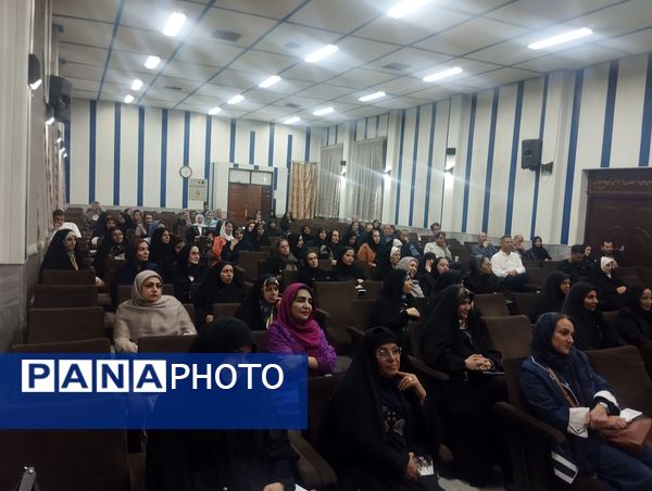 اولین جلسه انجمن اولیا و مربیان دبیرستان فرزانگان ۵ مشهد