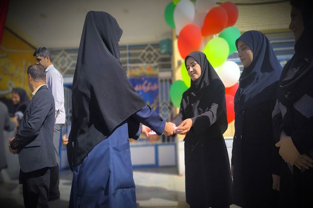 جشن روز دانش آموز در شبانه‌روزی امام حسین(ع)