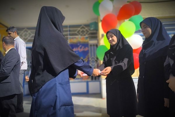 جشن روز دانش آموز در شبانه‌روزی امام حسین(ع)