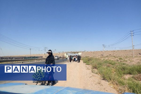 قدم به قدم به سوی نور کاروان پیاده روی از فیروزه به سمت مشهد مقدس