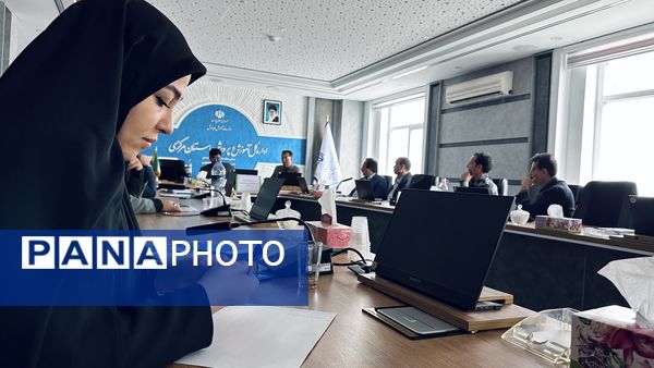 تقدیر از عوامل اجرایی جشنواره ملی طراحی و دوخت لباس دانش‌آموزی با حضور انجمن اولیا‌ و مربیان استان مرکزی