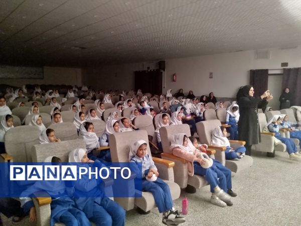 اجرای تئاتر «قصه‌ ما‌ مَثل‌ شد‌ حسنی‌ ما» در خلیل آباد