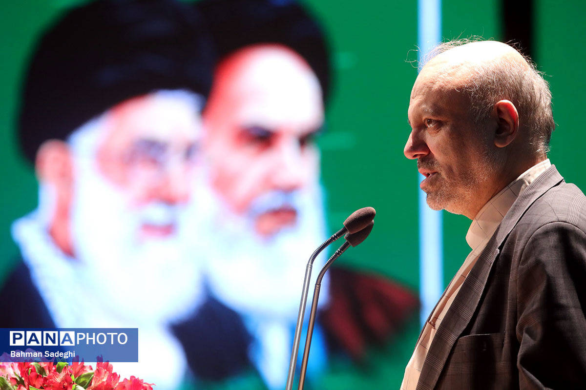 ارتقای جایگاه علمی ایران در گرو تقویت دانشگاهها و قدردانی از معلمان است