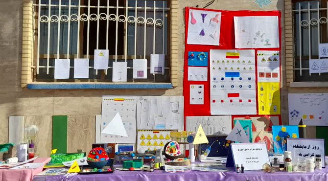 جشنواره دست سازه‌های آزمایشگاهی در دبیرستان بوستان دانش گرمسار 