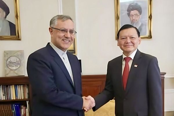 گسترش همکاری‌های دریایی و هوانوردی محور دیدار نمایندگان ایران و سنگاپور در لندن