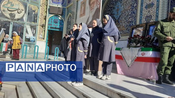 نخستین روز از دهه مبارک فجر با برگزاری برنامه‌های فرهنگی و مذهبی متنوع در شهرستان اسفراین