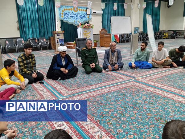  تجلی بندگی و تربیت در فضای اعتکاف دانش‌آموزی خداآفرین