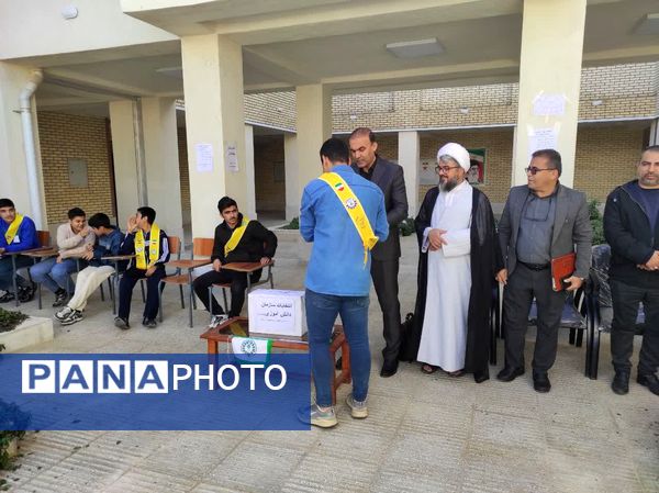 مشارکت پرشور دانش‌آموزان در انتخابات شورای پیشتاز مدرسه کوثر