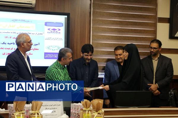 تجلیل از دانش‌آموز خبرنگاران پانا ناحیه یک شهرری به مناسبت روز خبرنگار
