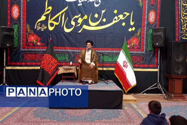 مراسم عزاداری هیئت‌های دانش‌آموزی مدارس پیشوا به مناسبت شهادت امامزاده جعفر(ع) در حرم مطهر آن حضرت