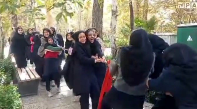 اردوی تفریحی دبیرستان امام خامنه‌ای شاهد ۱۶ در باغ خانواده خلیج فارس 