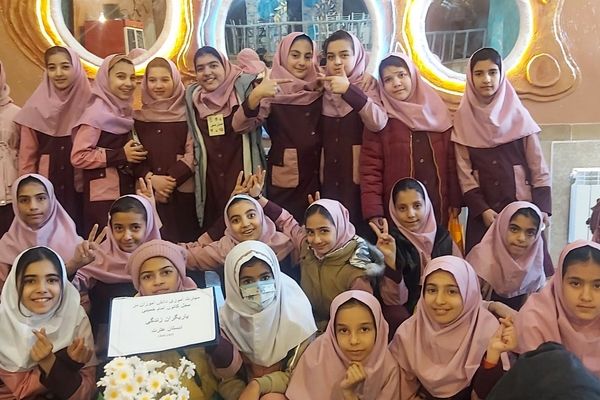 شیرینیِ دوستی اردوی دختران مهدیه در کارگاه شیرینی‌پزی کانون  امام خمینی(ره)