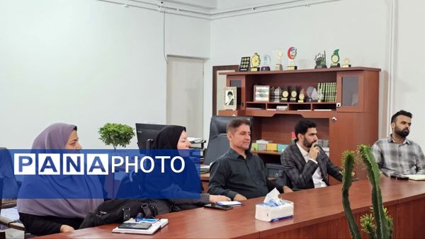 جلسه هماندیشی رئیس سازمان دانشآموزی استان با مدیران مدرسه