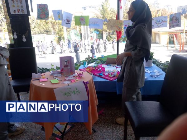 نمایشگاه ذهن‌های رنگی در دبیرستان دوره اول آرمینه مصلی نژاد