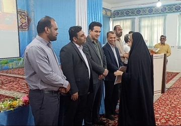 تقدیر از برگزیدگان جشنواره فرهنگی - هنری «فردا» در رودان