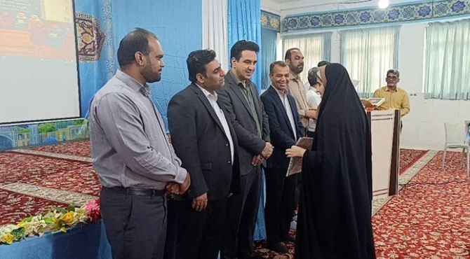 تقدیر از برگزیدگان جشنواره فرهنگی - هنری «فردا» در رودان