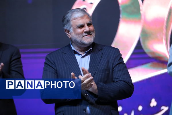 آیین تقدیر از برگزیدگان بیست و ششمین جشنواره تئاتر استان قم