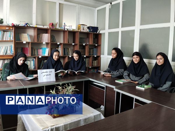  نمایشگاه کتاب به مناسبت هفته کتاب و کتابخوانی در آموزشگاه شهدای معلم ۲