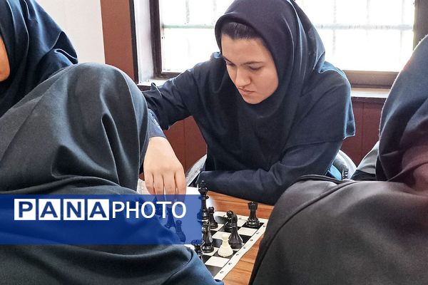 رقابت فکری دانش‌آموزان ورامینی در مسابقات شطرنج کانون هدایت
