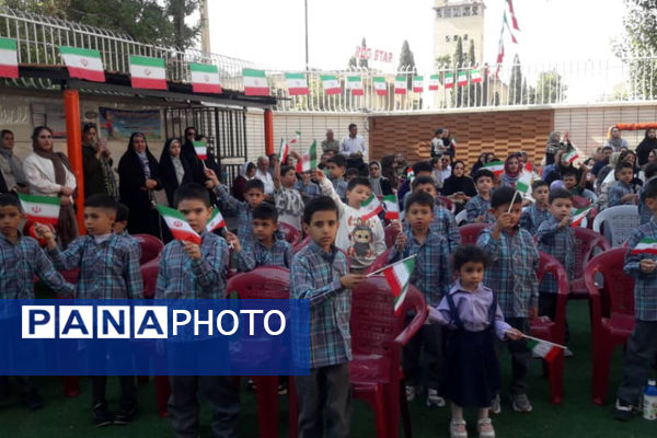 جشن شکوفه‌ها در دبستان آذر صابر ناحیه ۴ شیراز 