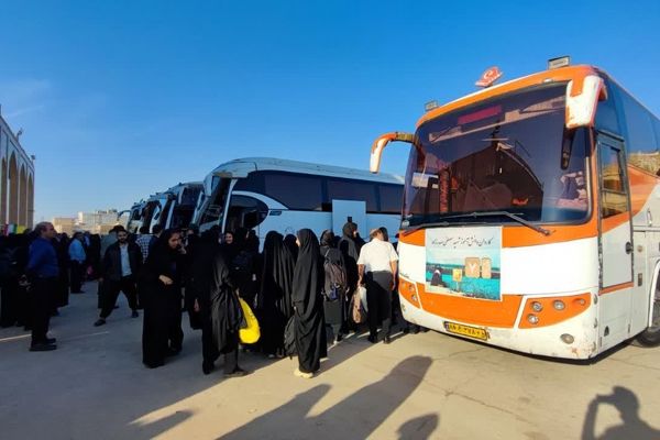 بیش از ۴۰۰ دانش آموز دختر ناحیه یک یزد عازم مناطق عملیاتی جنوب کشور شدند