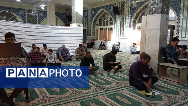 آوای دلنشین دعای عرفه در مساجد شهر بن طنین‌انداز شد