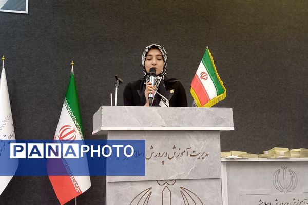 تقدیر از رتبه‌های برتر کنکور در اداره آموزش‌و‌پرورش شهرستان اسلامشهر 