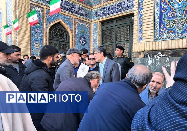 برپایی میز خدمت در نمازجمعه ملارد؛ حل سریع مشکلات مردم در حاشیه نمازجمعه