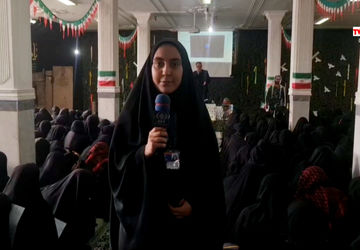 انس و ارادت دانش‌آموزان دبیرستان سید احمد فاتحی قم نسبت به شهدا 