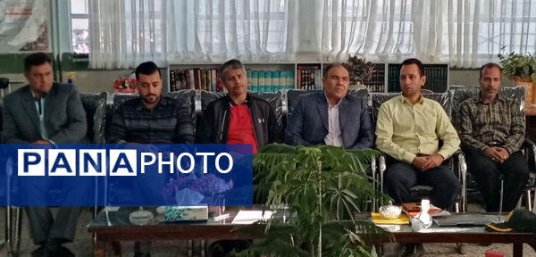 دیدار رئیس پلیس فتا کاشمر با پرسنل دبیرستان آیت‌الله خامنه‌ای 