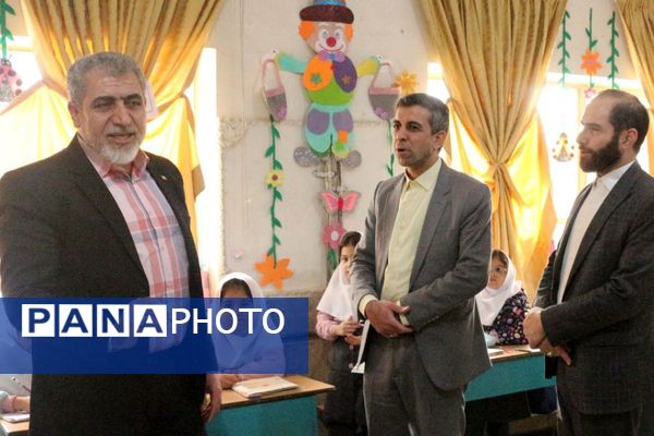هم‌اندیشی مدیر و معلمان"دبستان گل‌های بهشت" فیروزکوه