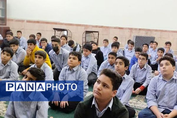 طنین «یا فاطمه(س)» در مدرسه شهید چمران؛ مراسم عزاداری و نماز جماعت به یاد بانوی دو عالم