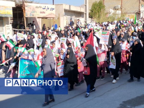 حضور مردم همدل حاجی آباد در راهپیمایی ۲۲ بهمن