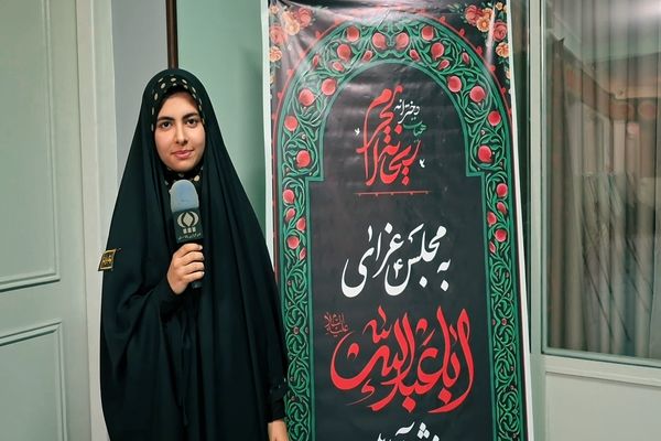 عزاداری دختران عضو سازمان دانش‌آموزی قم در هیات ریحانه الحرم