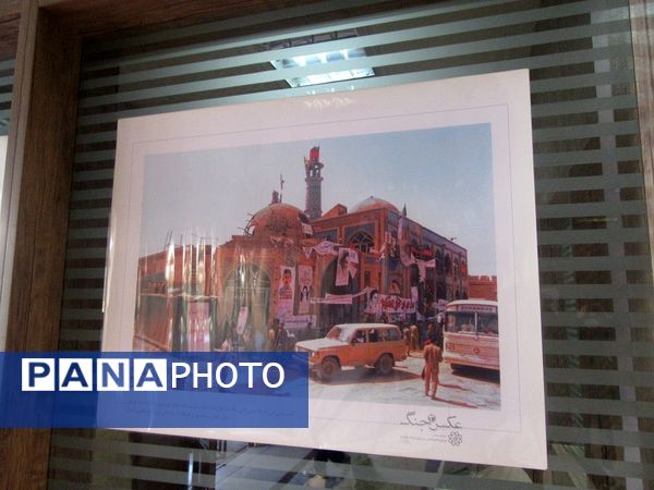 برپایی نمایشگاهی از شهدا در دبیرستان هیأت‌امنایی حضرت معصومه (س) ناحیه 4 کرج