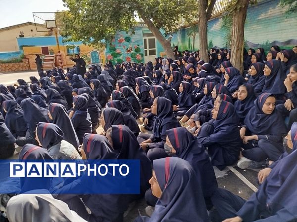 دانش‌آموزان مدرسه مهدی خدابنده با شهدا تجدید پیمان کردند