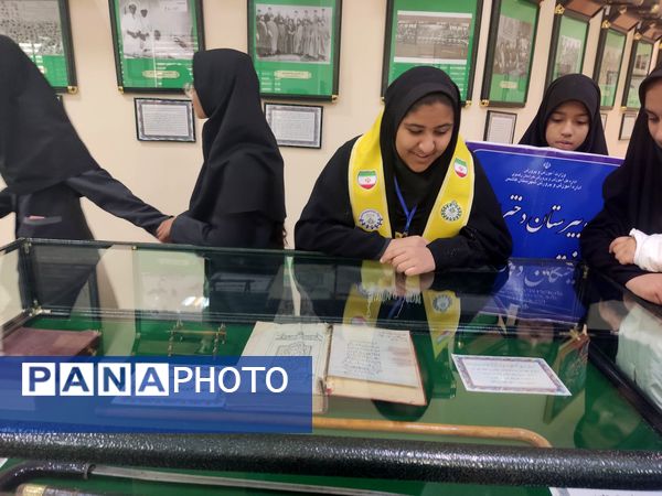 هفته کتاب خوانی در آرامگاه شهید مدرس