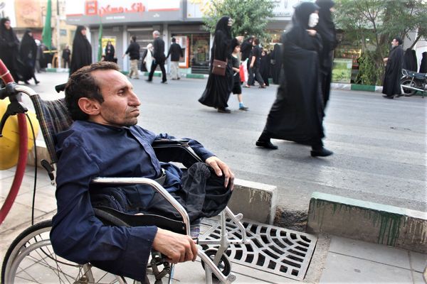حماسه حضور نوجوانان کفن‌پوش قمی در راهپیمایی «عهد خون»