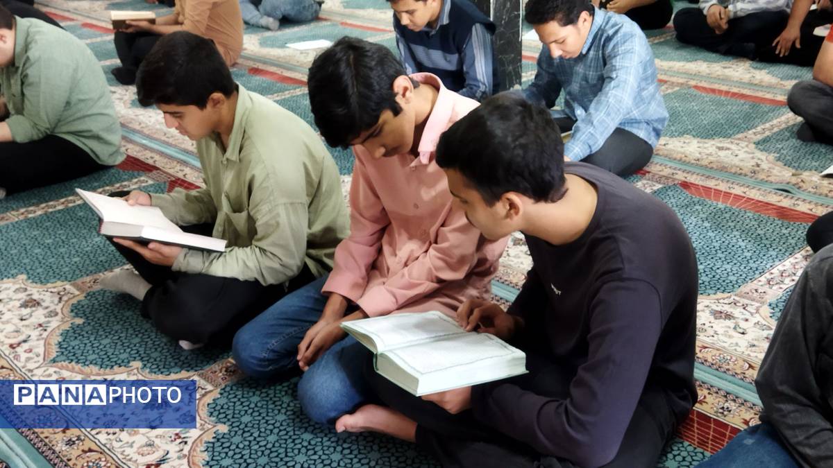 انس با قرآن در دبیرستان شاهد ابوذر غفاری 