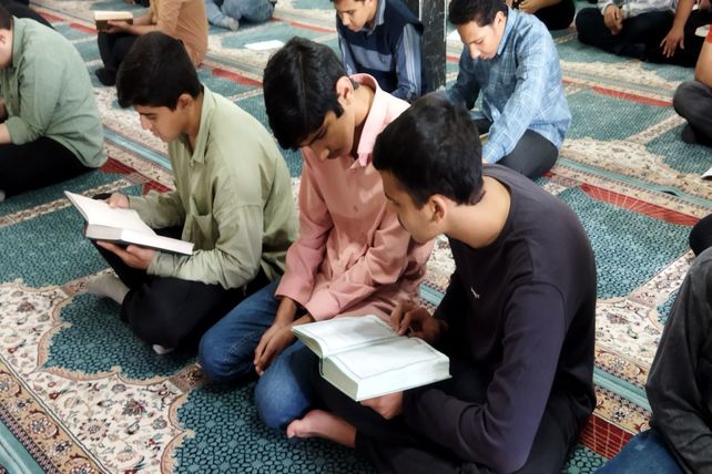 انس با قرآن در دبیرستان شاهد ابوذر غفاری 